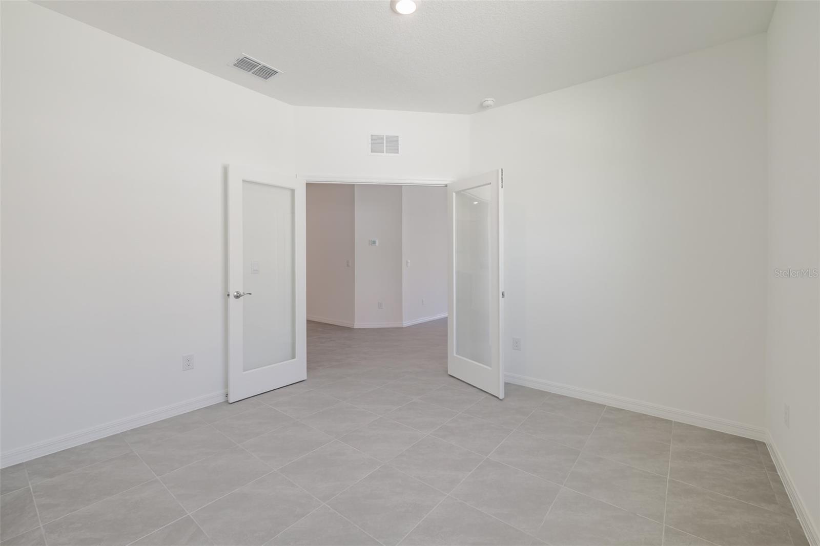 2395 WARREN ACRES BLVD