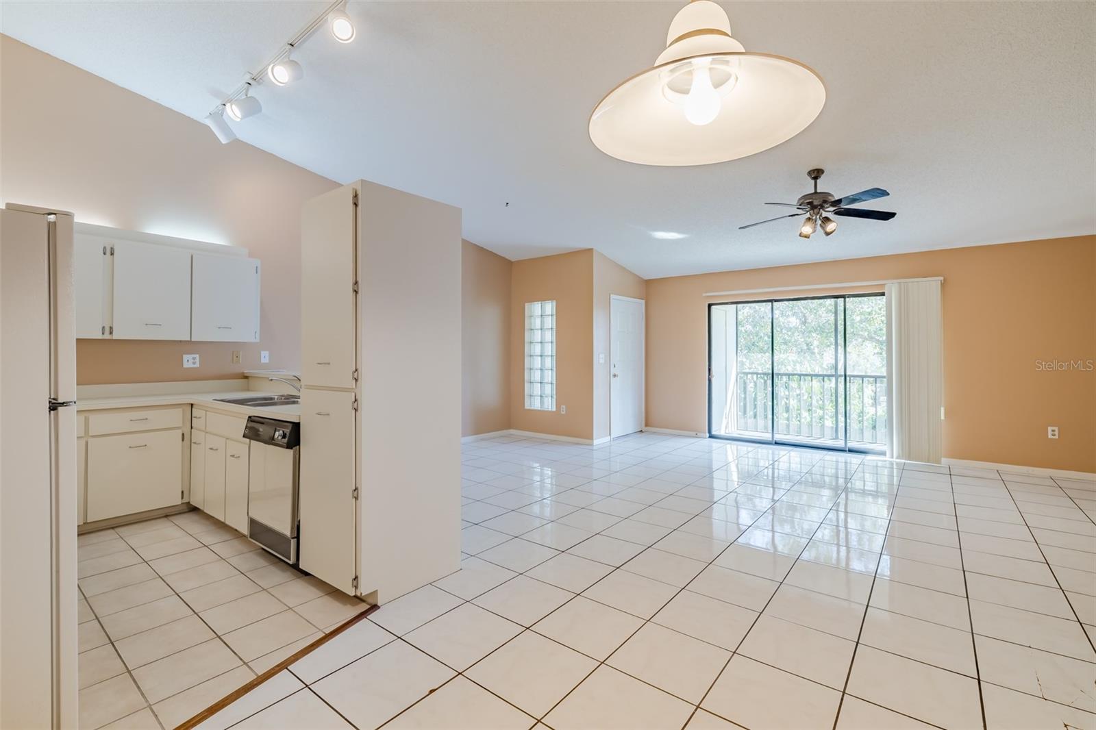 3389 CRYSTAL CT E #M