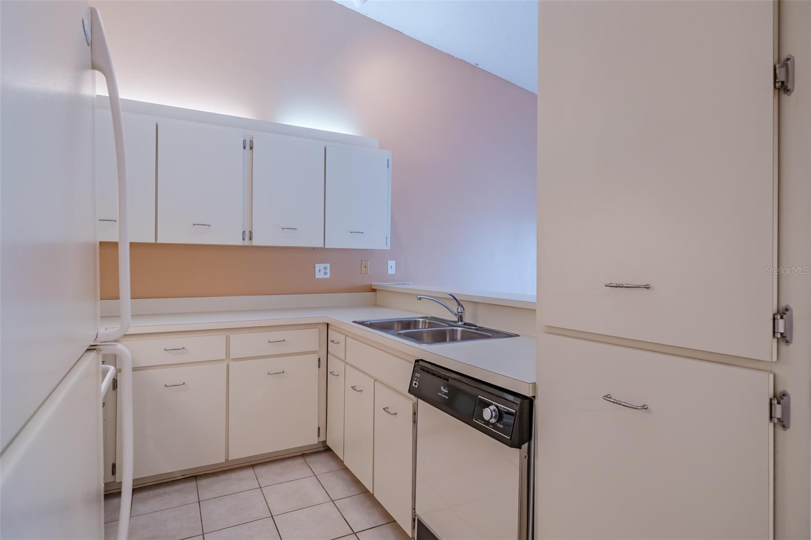 3389 CRYSTAL CT E #M