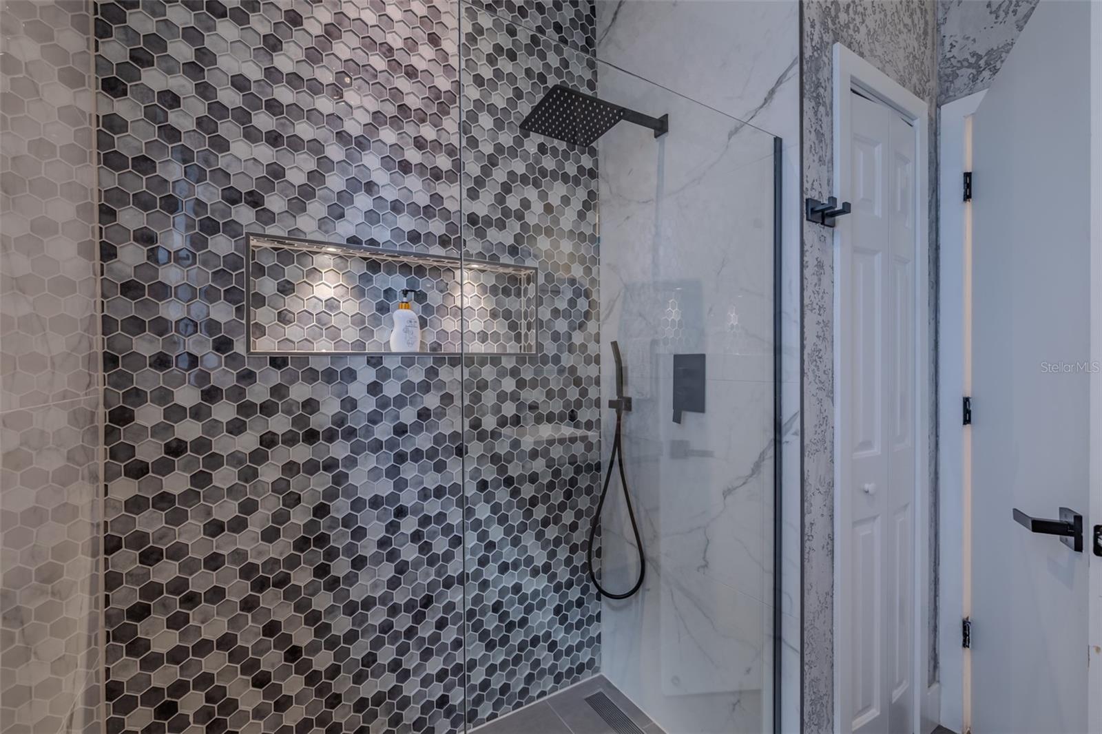 8117 HAMPTON GLEN DR