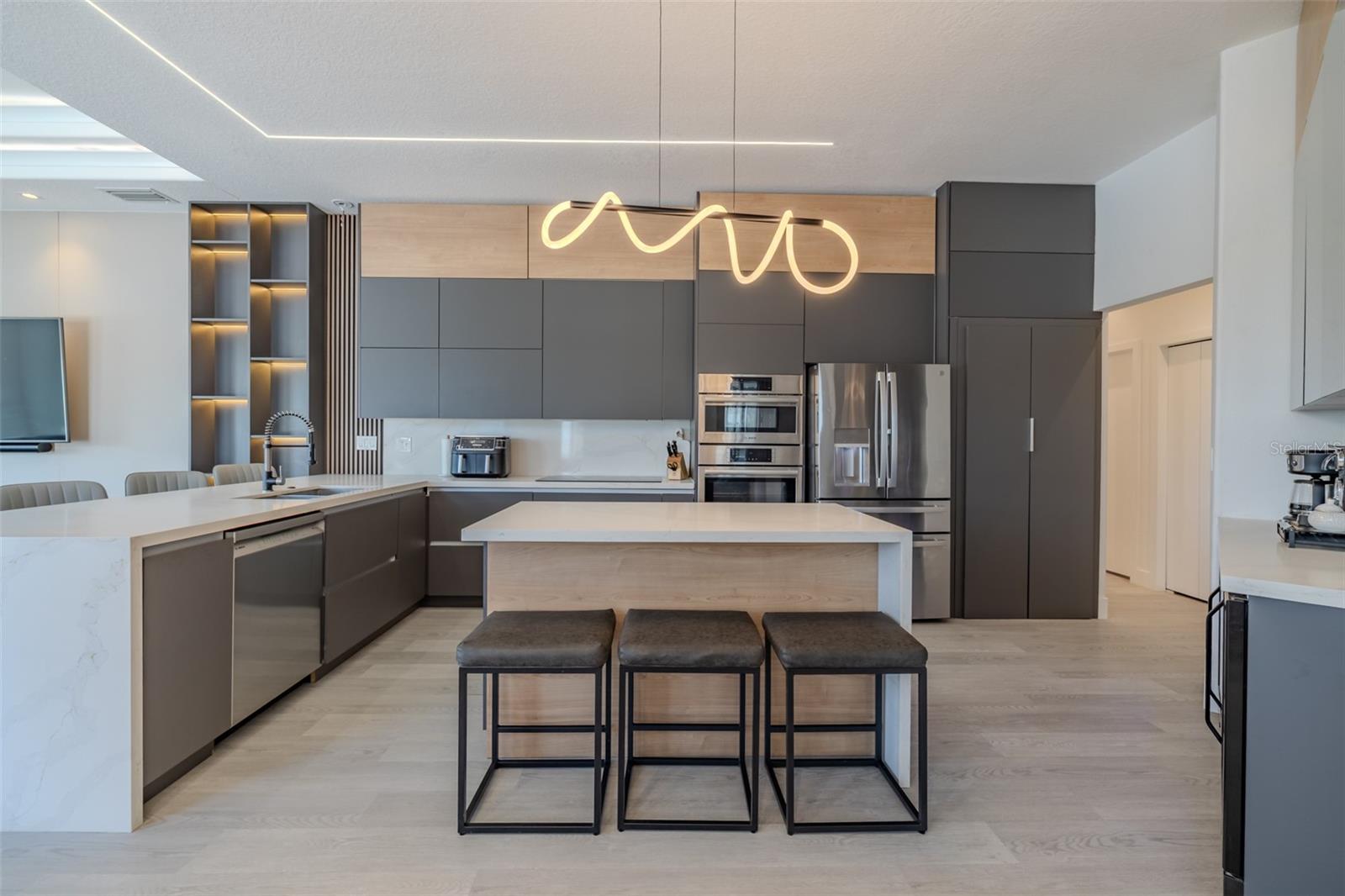 8117 HAMPTON GLEN DR