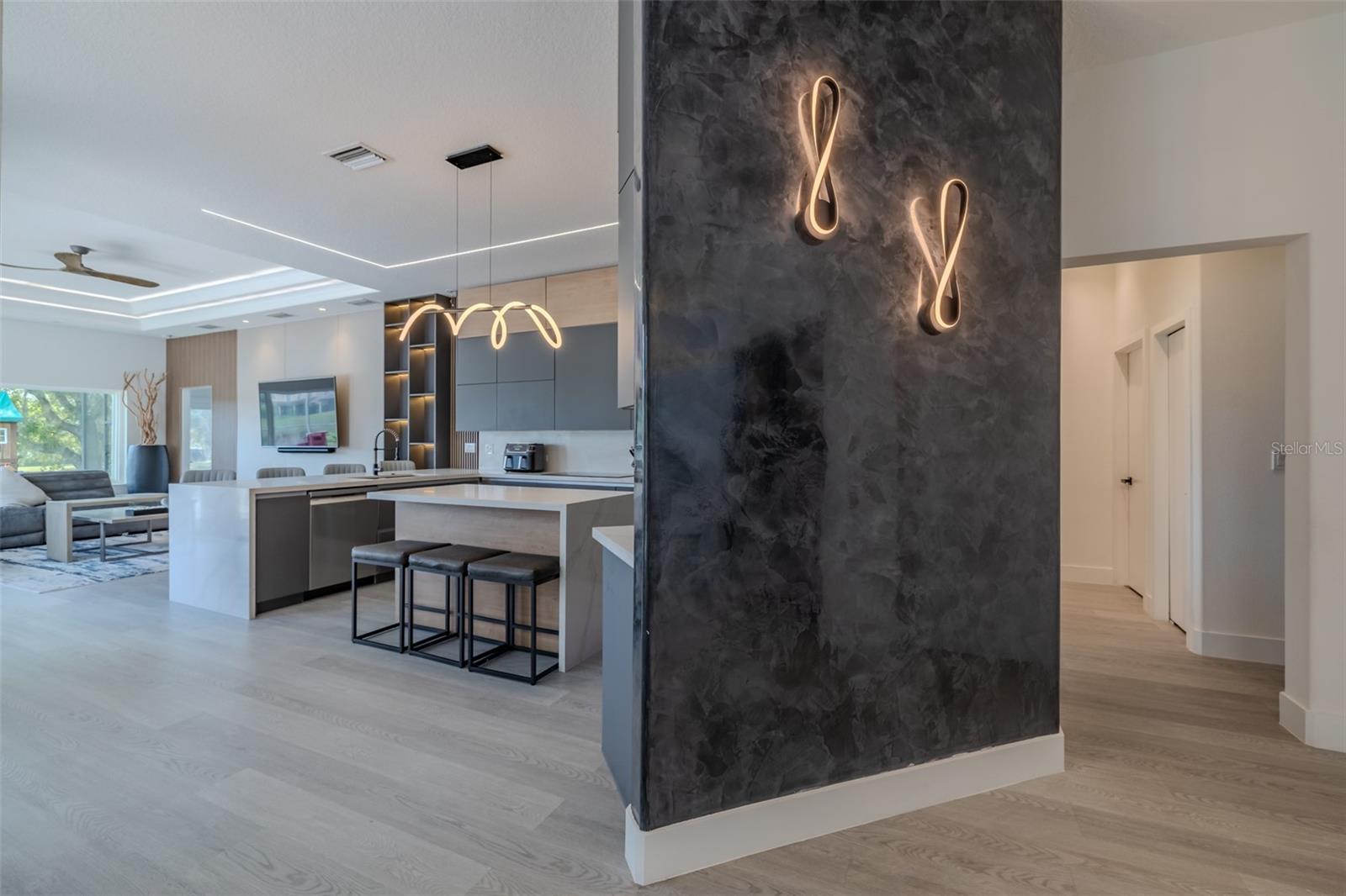 8117 HAMPTON GLEN DR