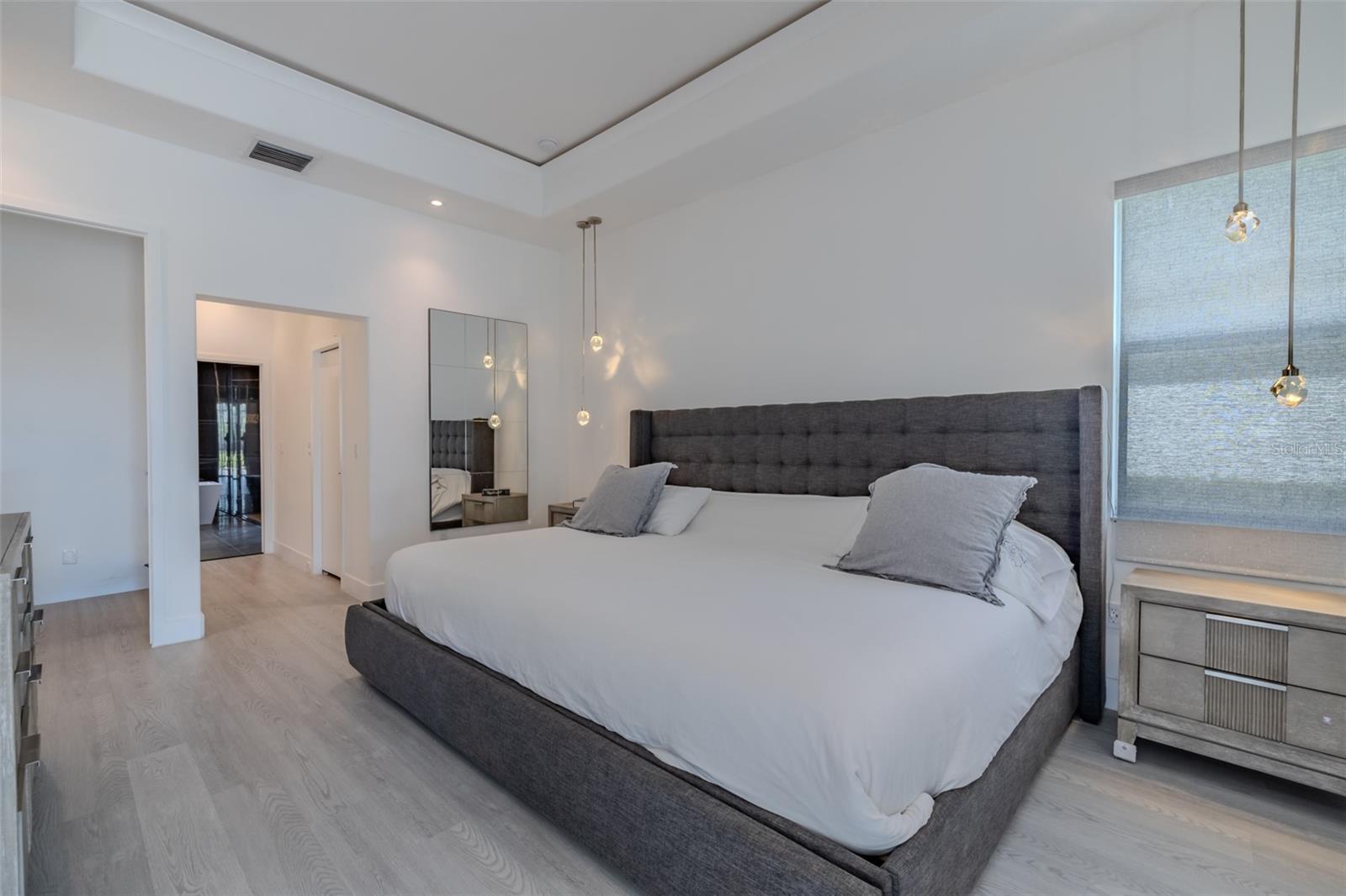 8117 HAMPTON GLEN DR