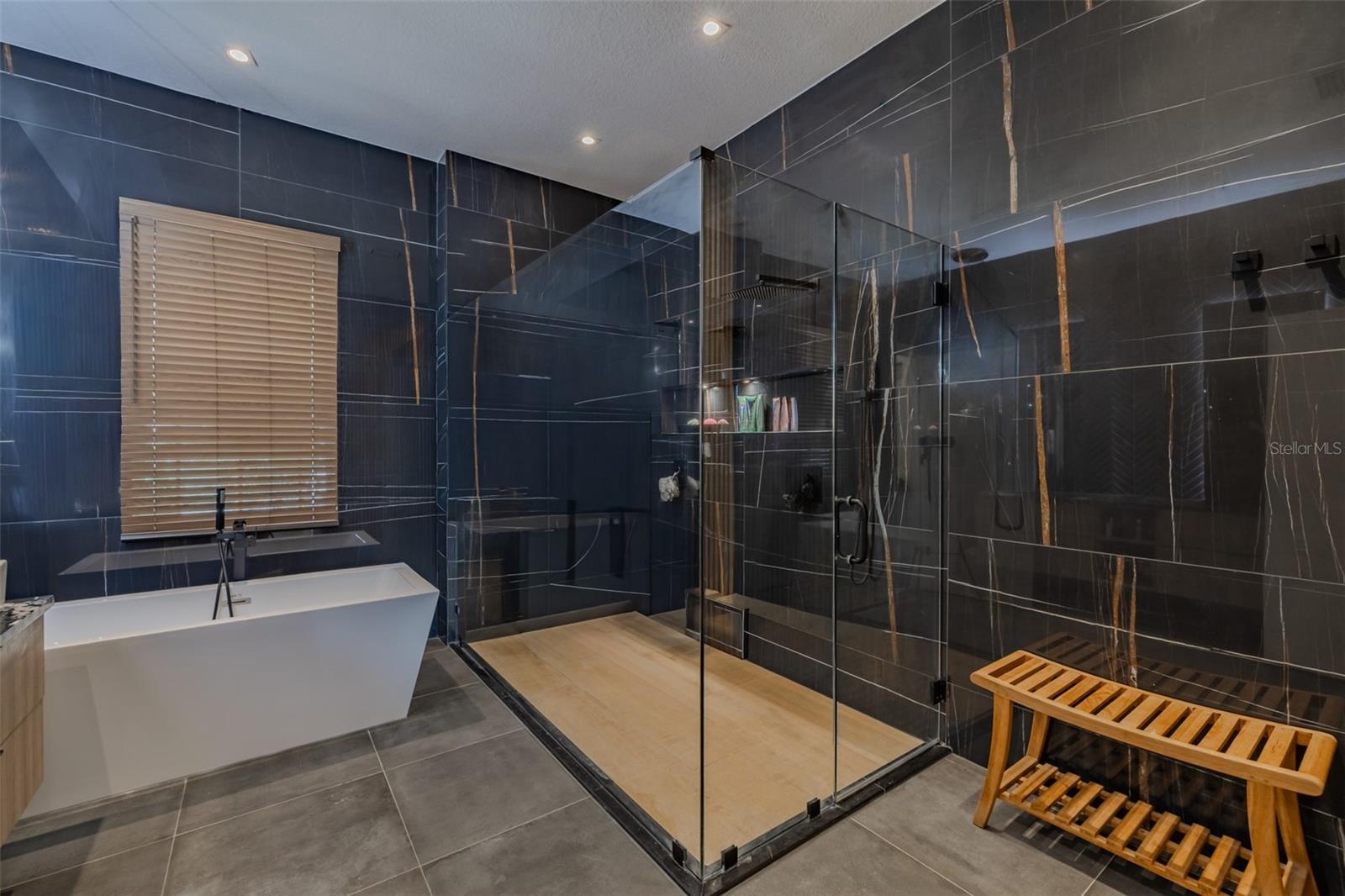 8117 HAMPTON GLEN DR