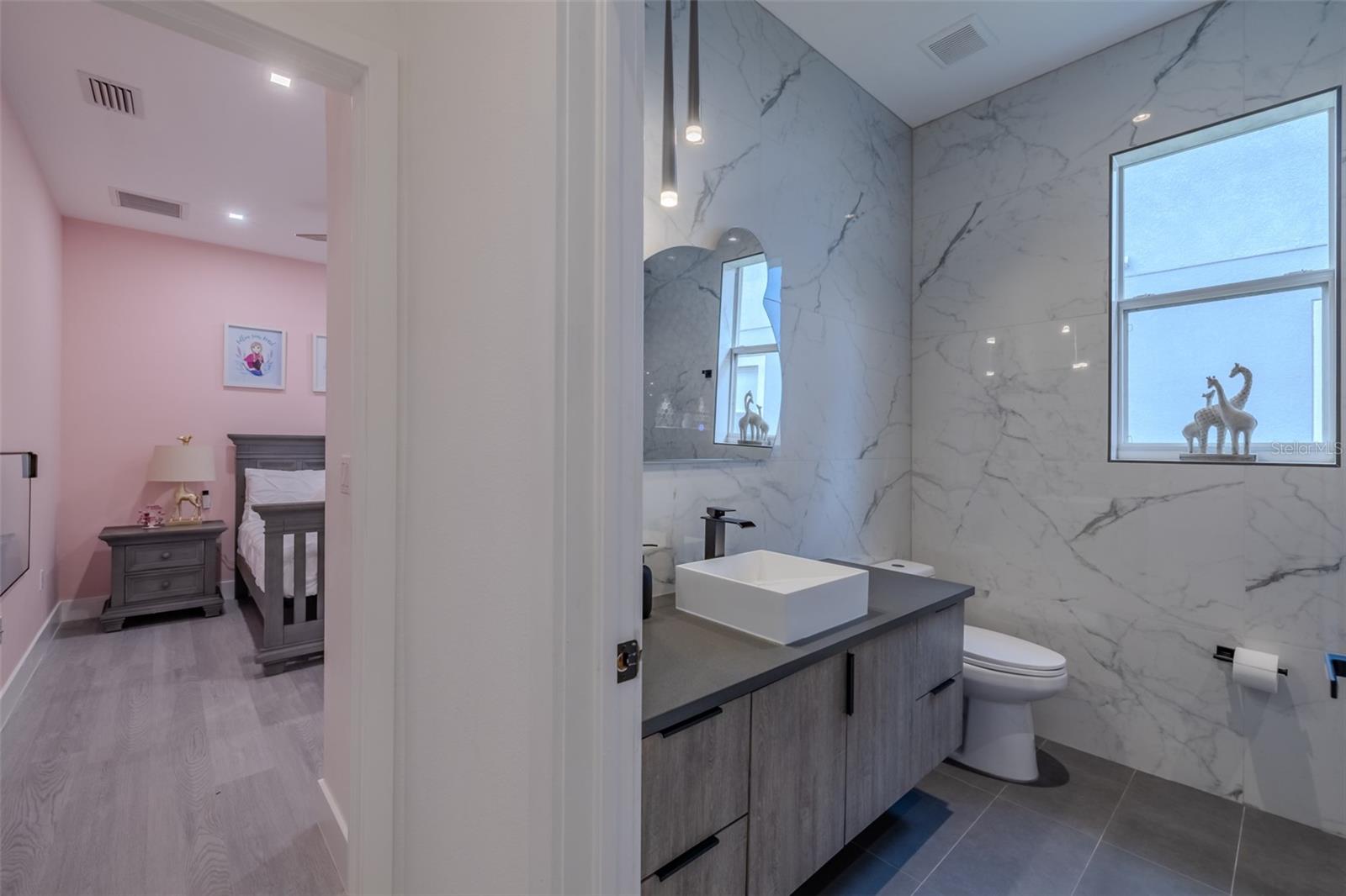 8117 HAMPTON GLEN DR