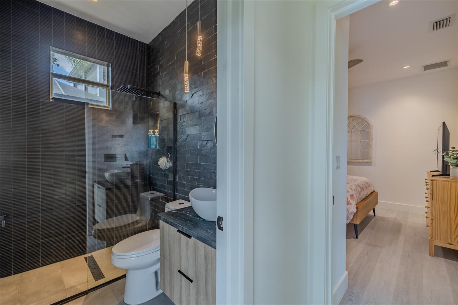 8117 HAMPTON GLEN DR