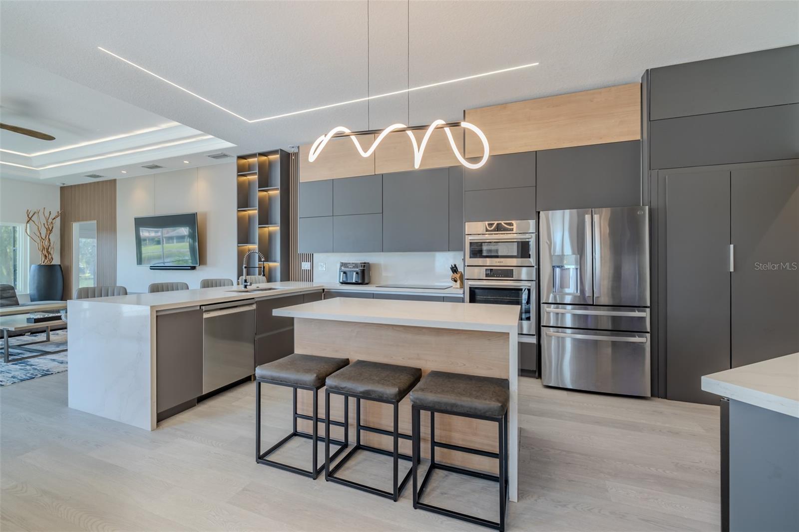 8117 HAMPTON GLEN DR