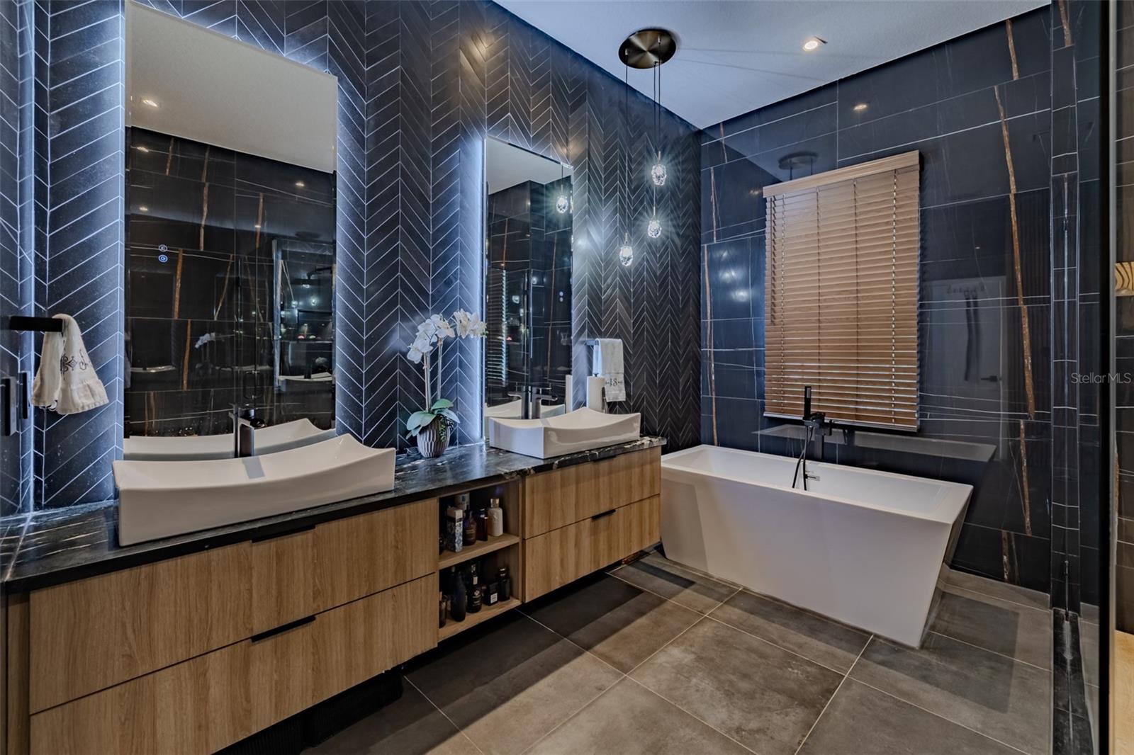 8117 HAMPTON GLEN DR