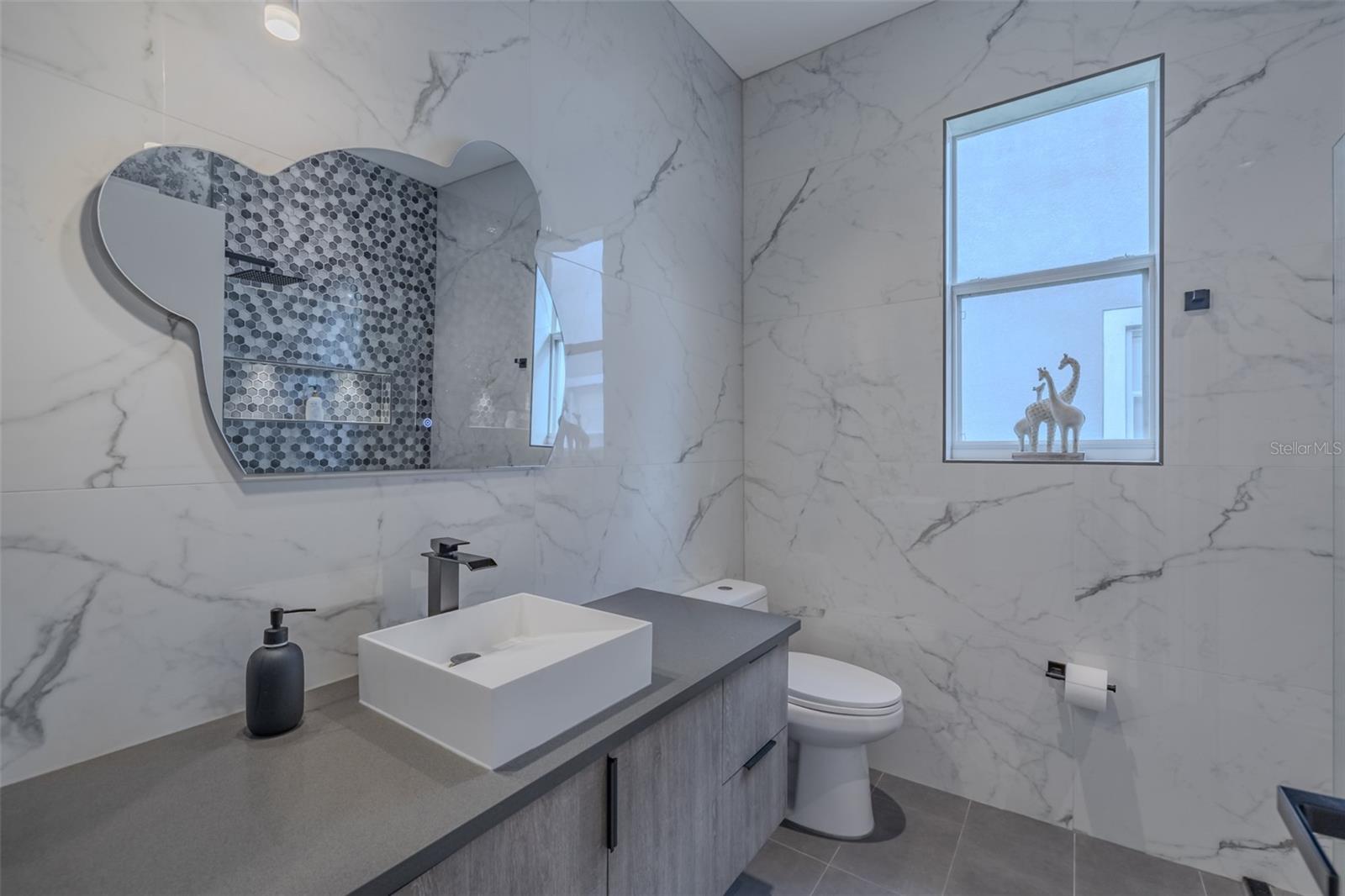 8117 HAMPTON GLEN DR