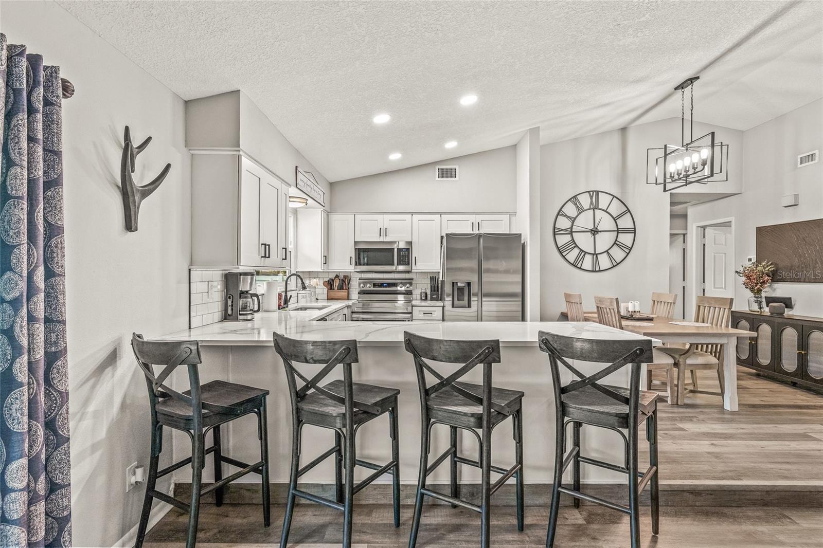 40 IRWIN ST W
