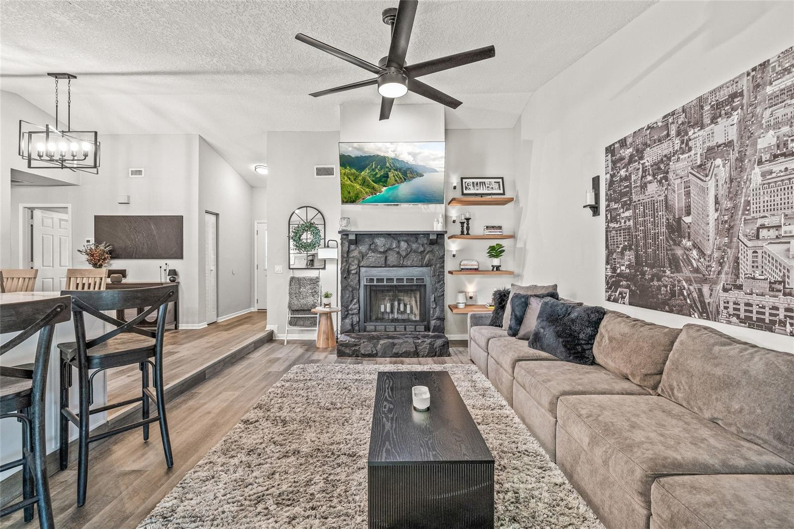 40 IRWIN ST W
