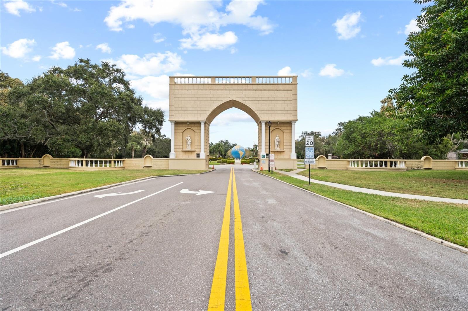 2416 WORLD PARKWAY BLVD #26