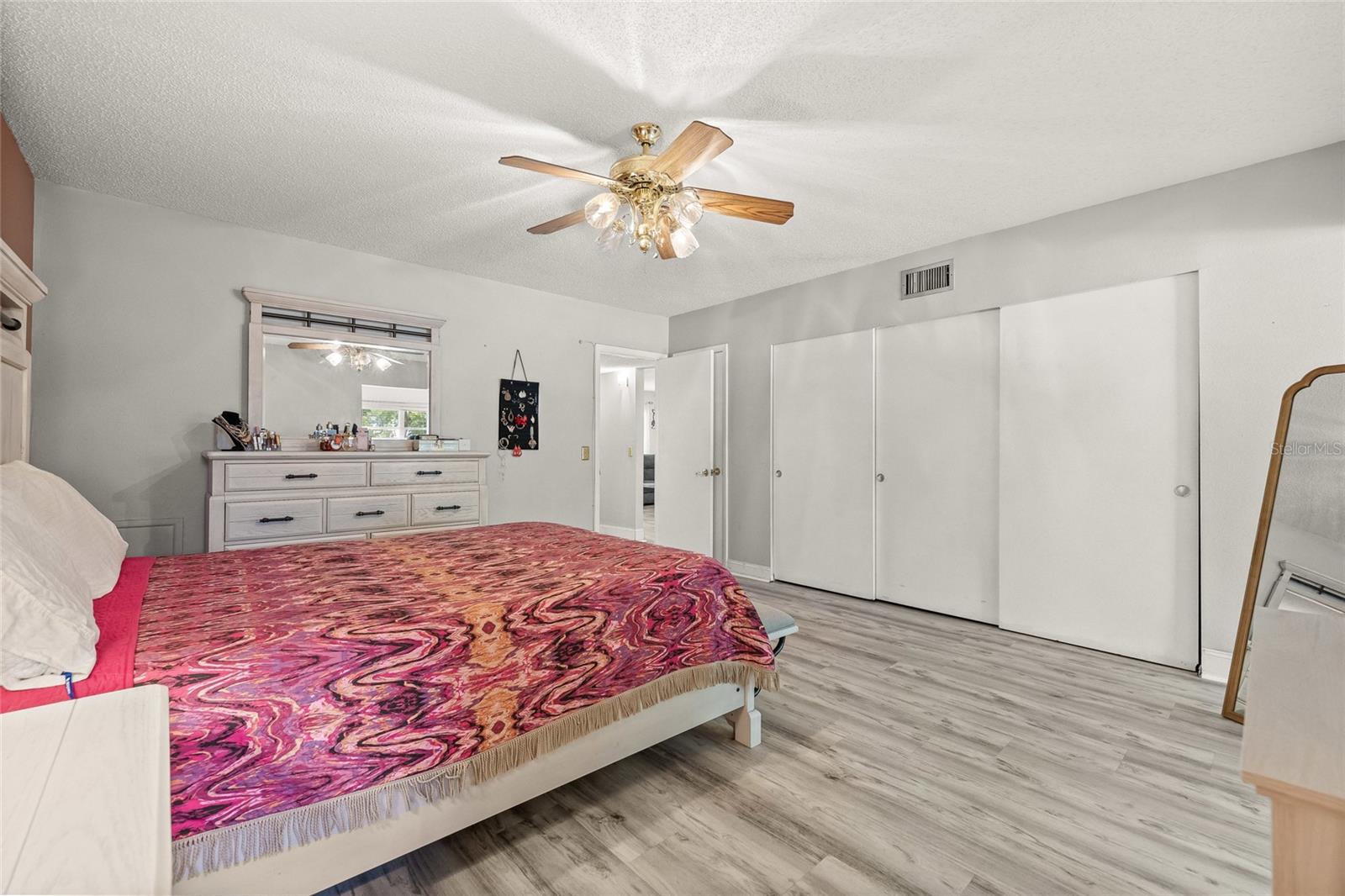 2416 WORLD PARKWAY BLVD #26