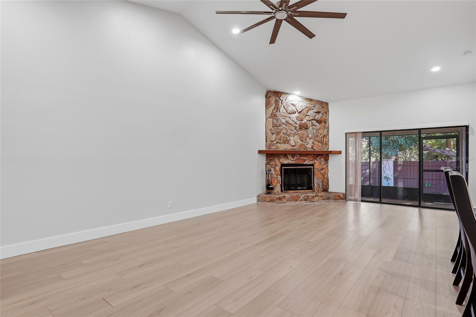 9942 LAKE SEMINOLE DR W