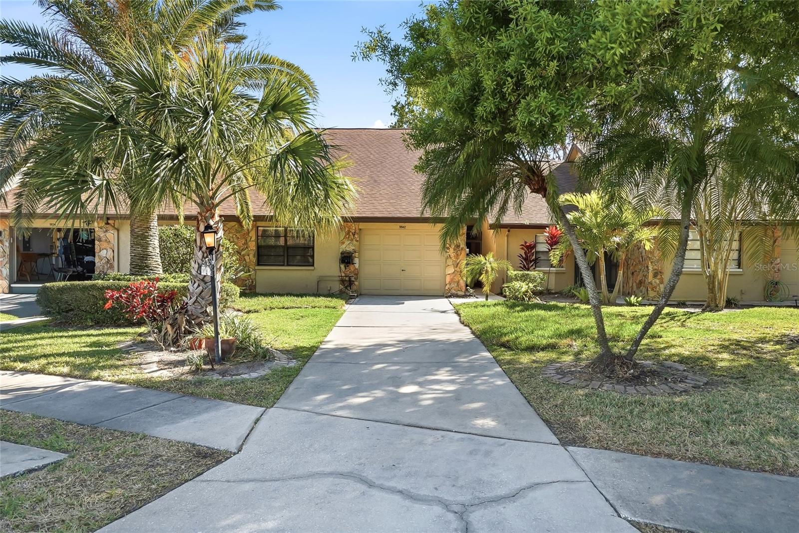 9942 LAKE SEMINOLE DR W