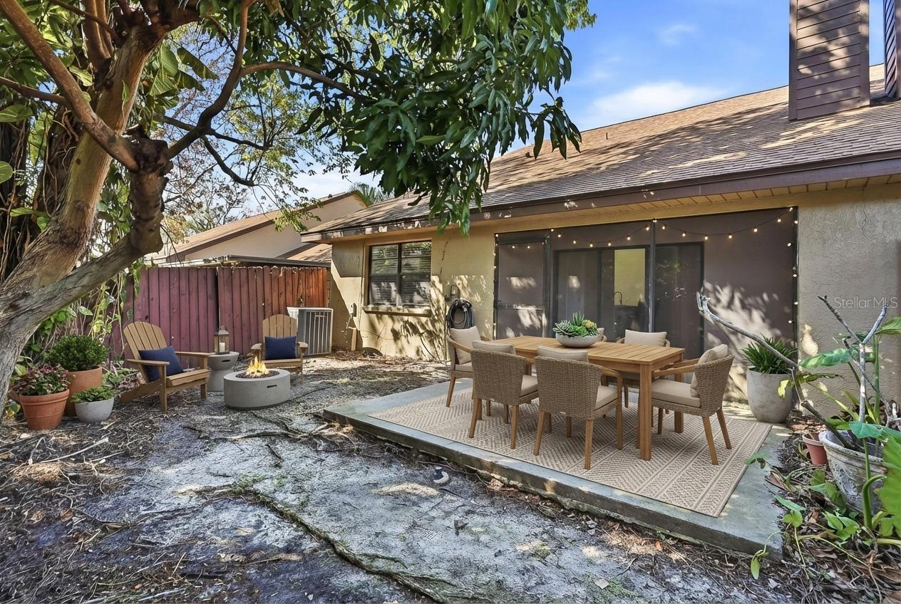 9942 LAKE SEMINOLE DR W