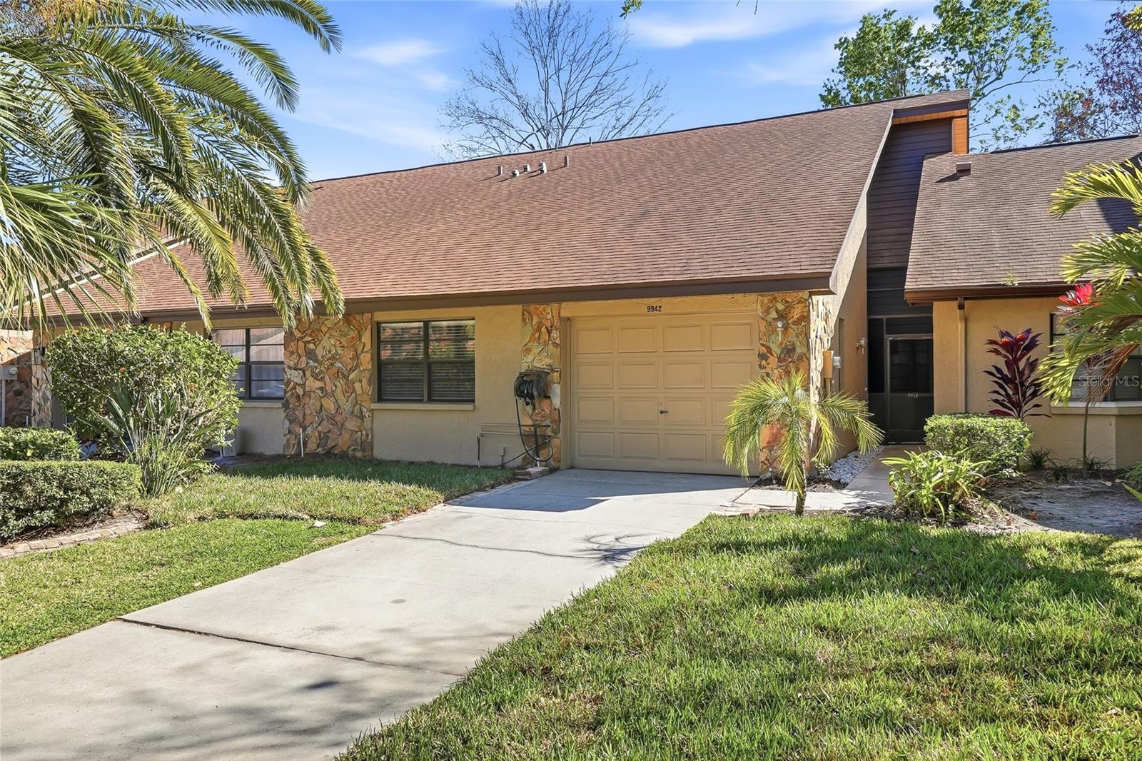 9942 LAKE SEMINOLE DR W