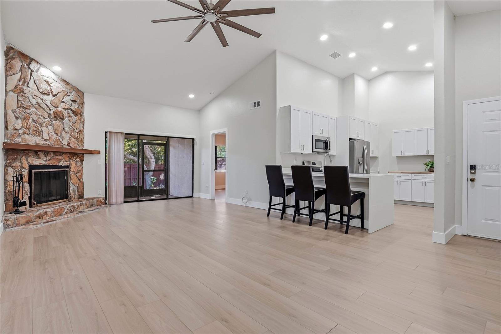 9942 LAKE SEMINOLE DR W