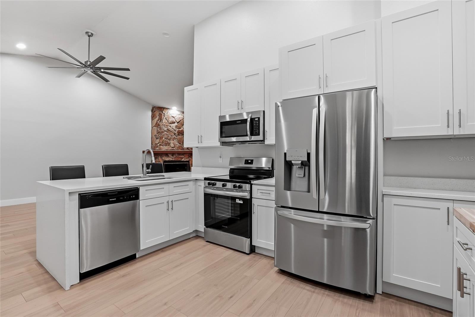 9942 LAKE SEMINOLE DR W