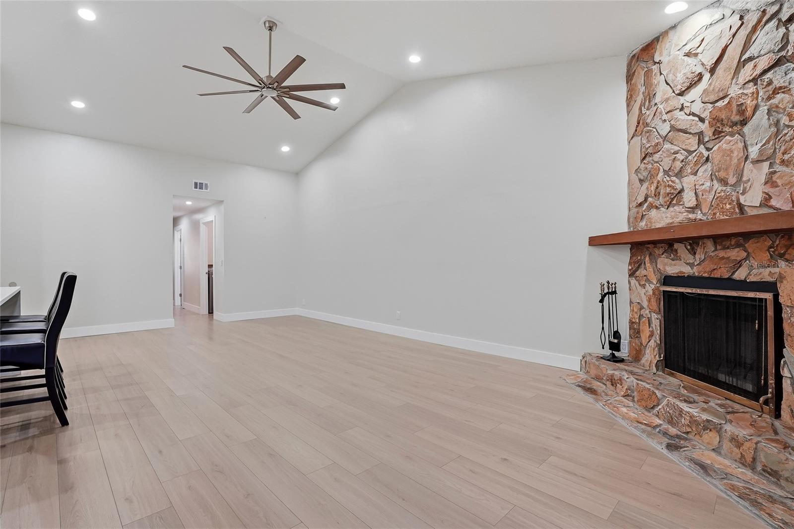 9942 LAKE SEMINOLE DR W