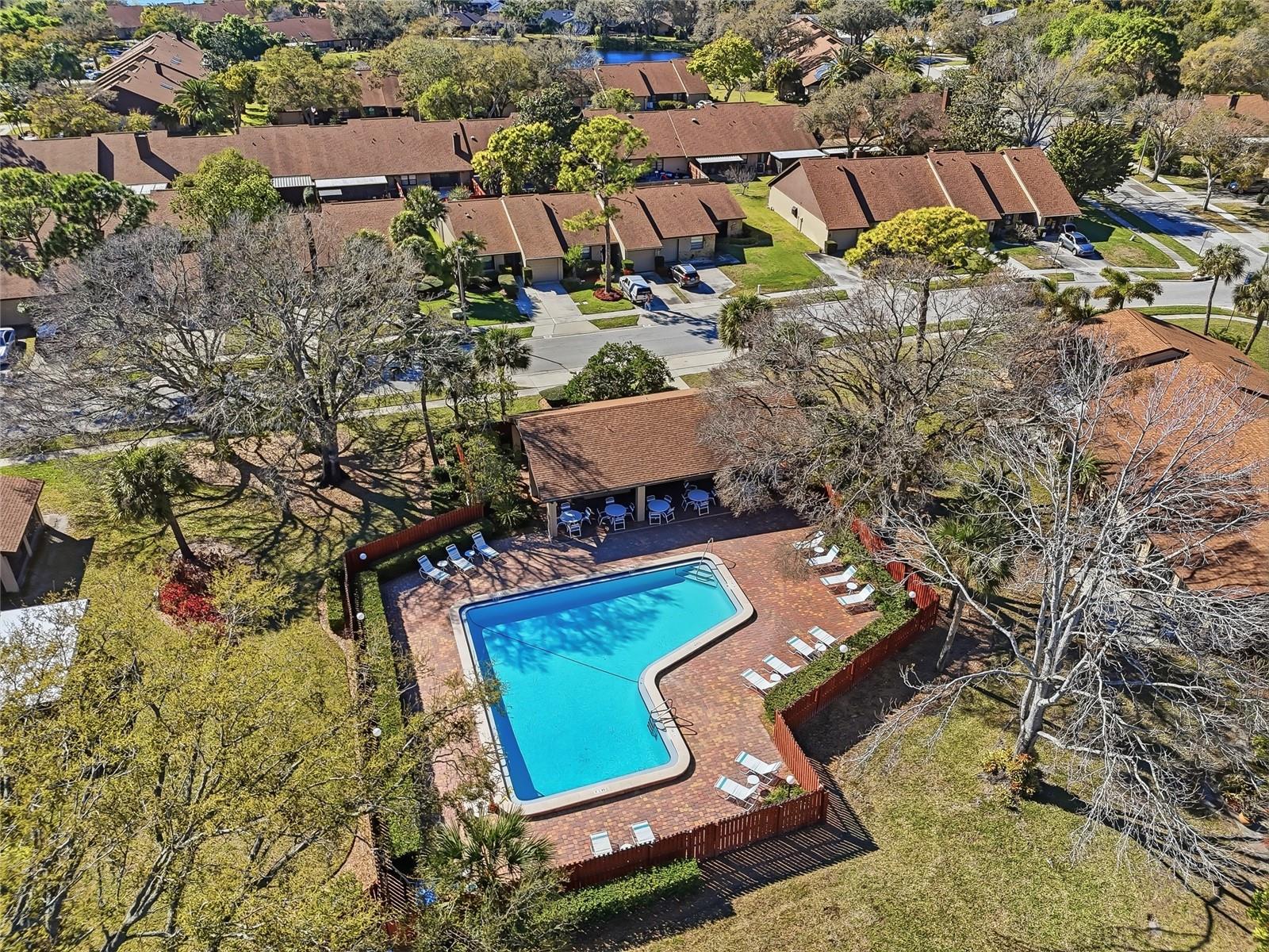 9942 LAKE SEMINOLE DR W