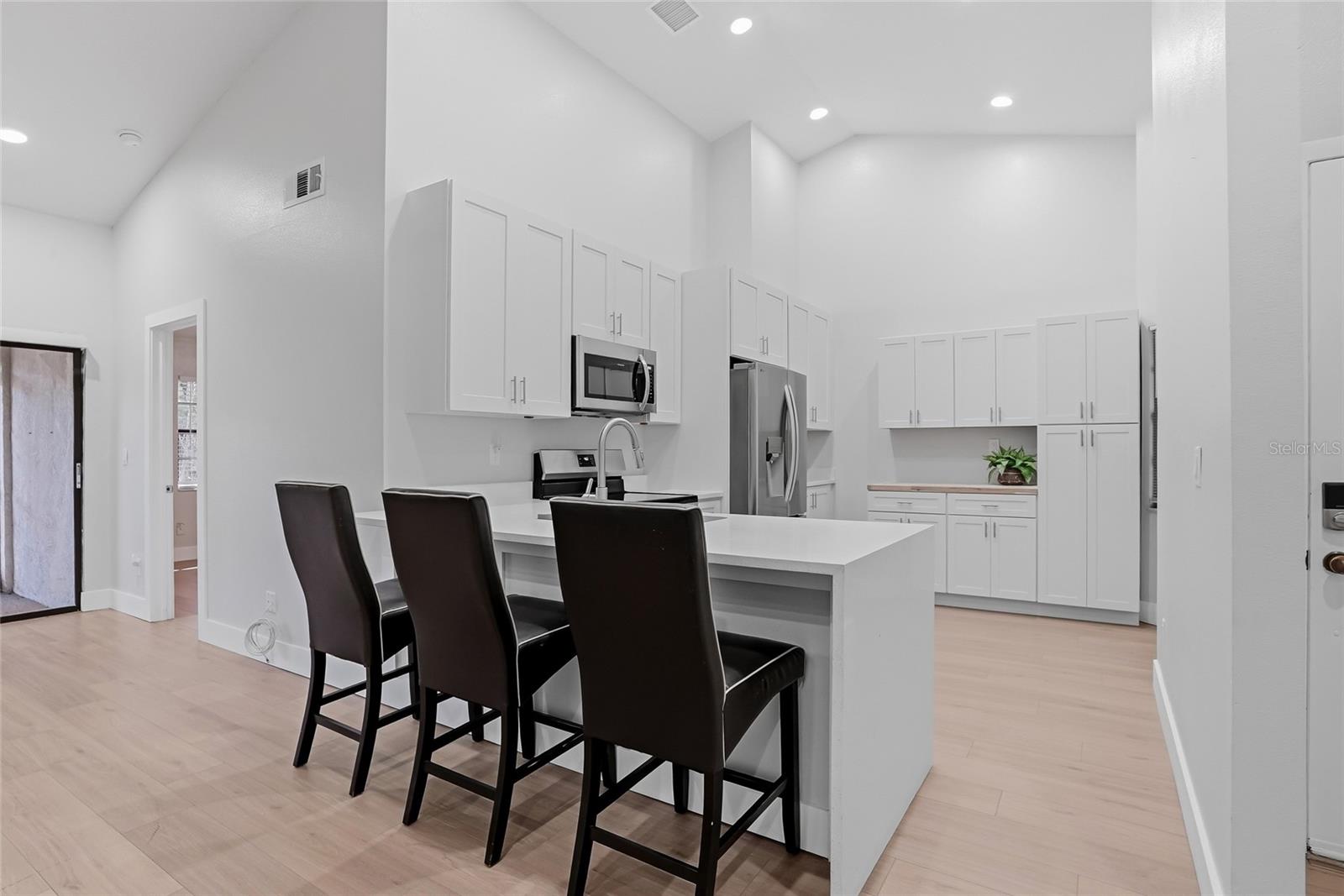 9942 LAKE SEMINOLE DR W