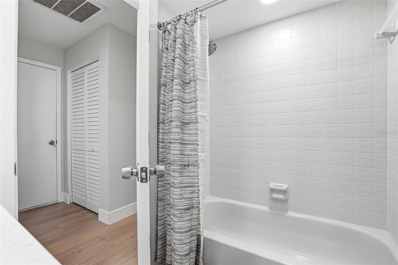 9942 LAKE SEMINOLE DR W