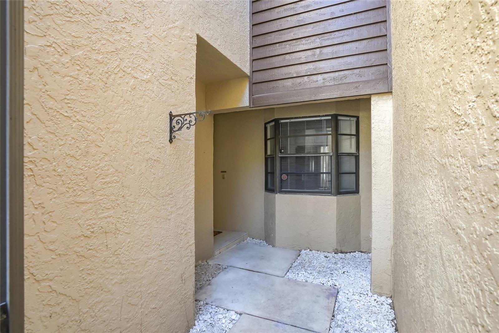 9942 LAKE SEMINOLE DR W