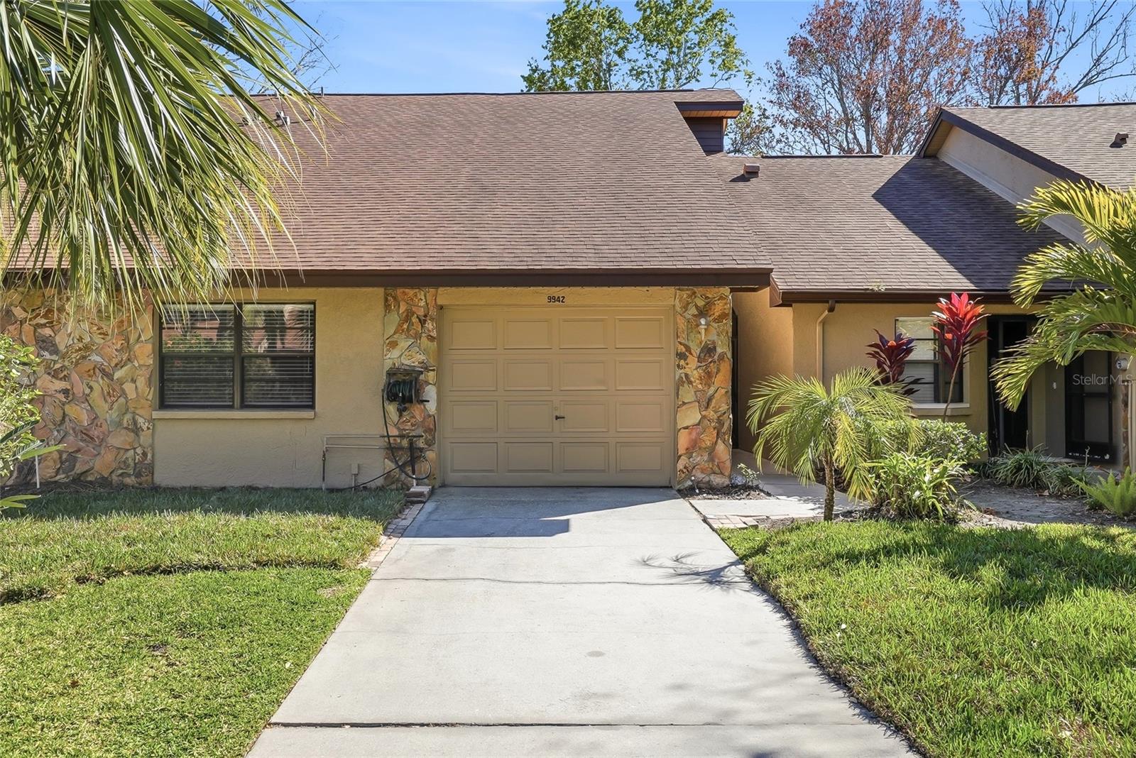 9942 LAKE SEMINOLE DR W
