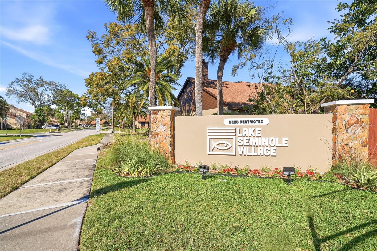 9942 LAKE SEMINOLE DR W