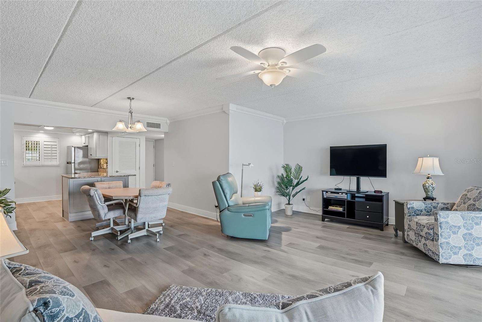 868 BAYWAY BLVD #101