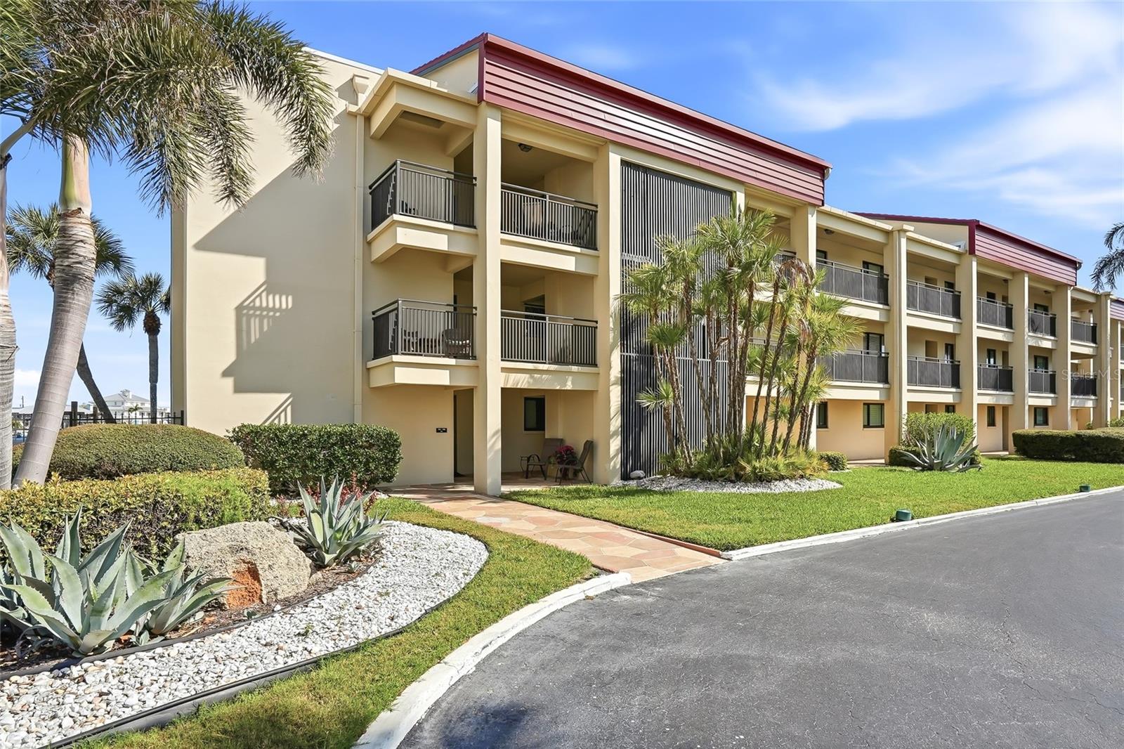 868 BAYWAY BLVD #101