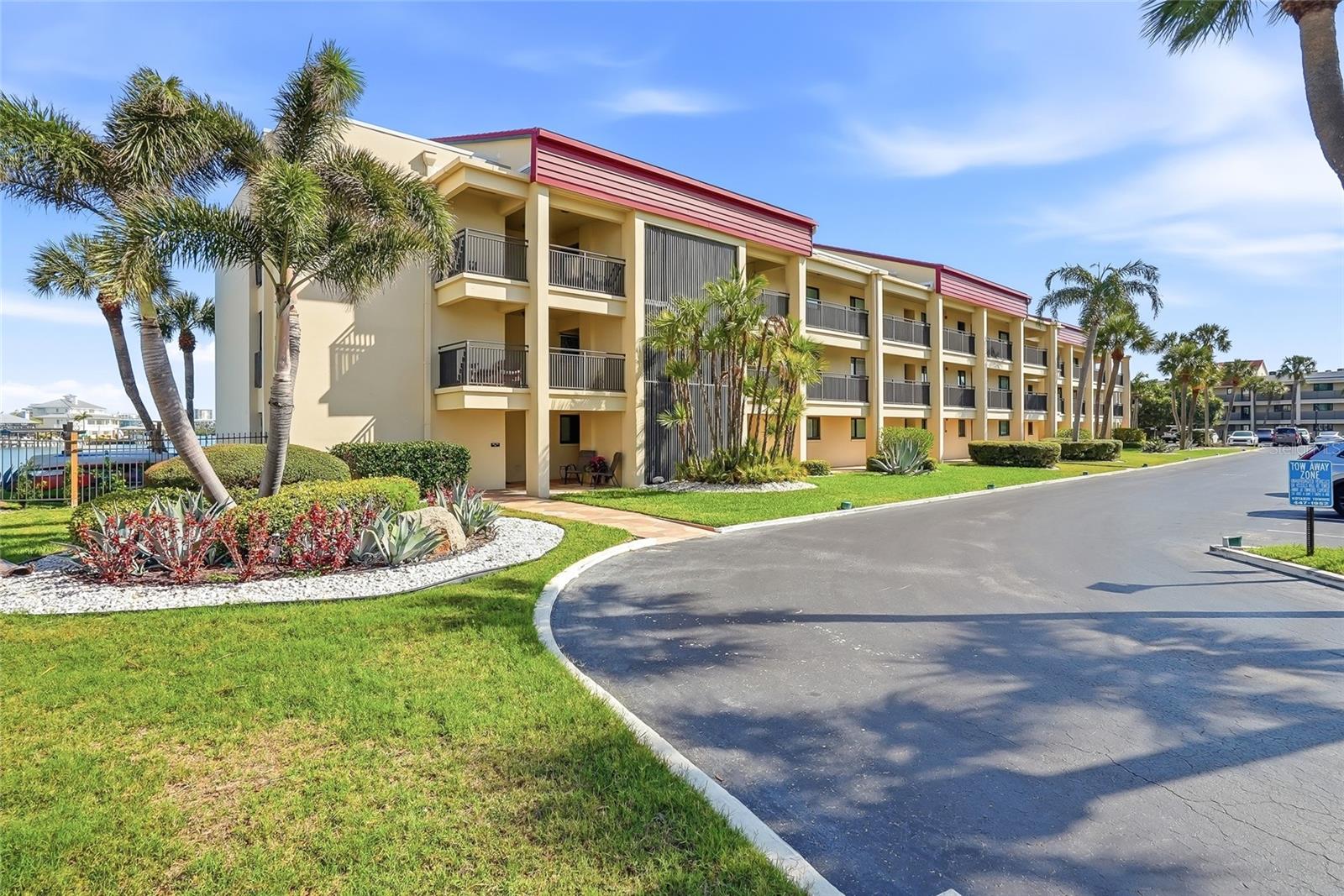 868 BAYWAY BLVD #101