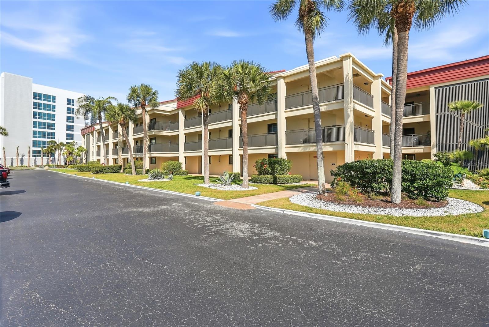 868 BAYWAY BLVD #101