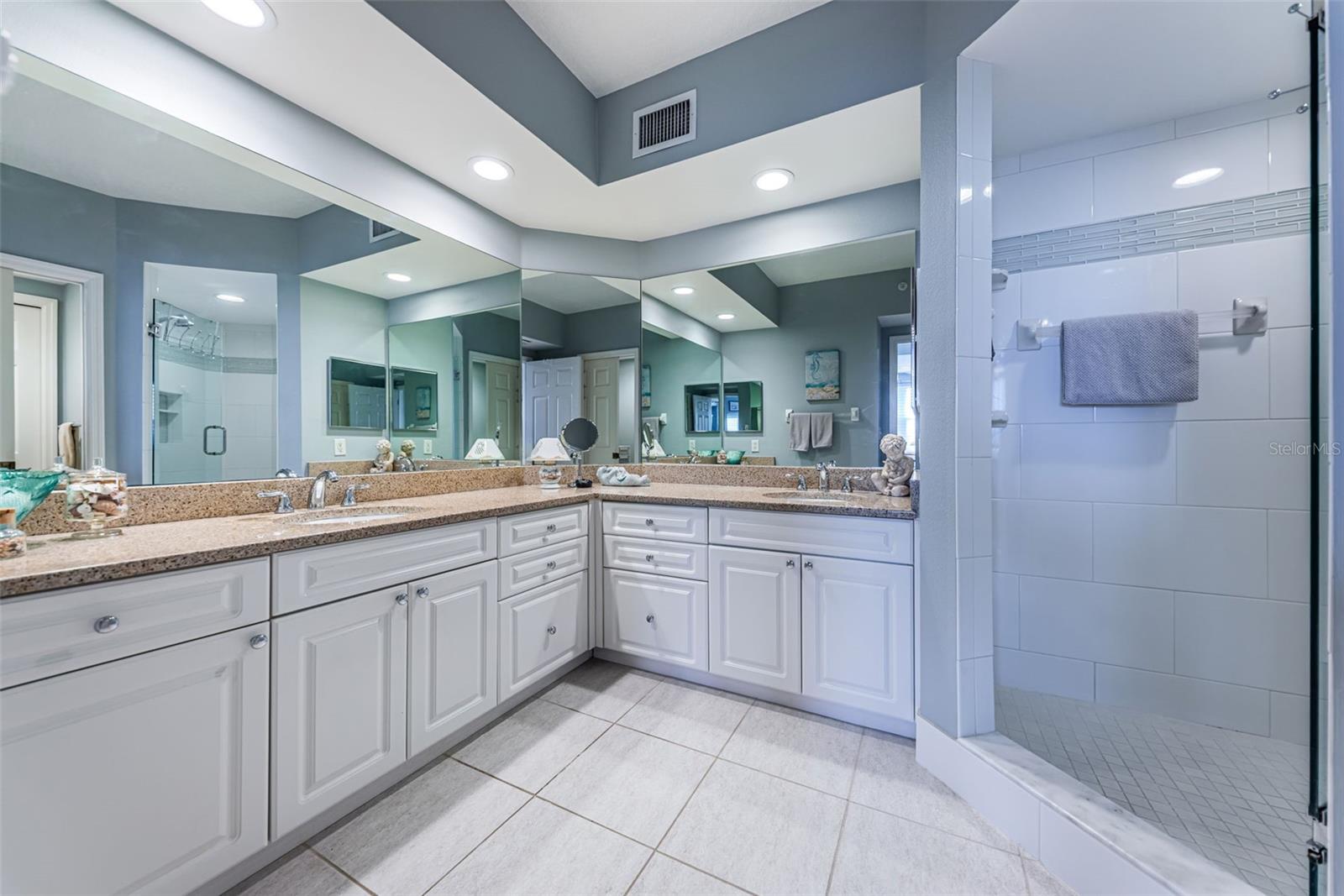 1200 COUNTRY CLUB DR #5101