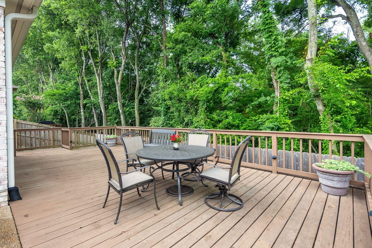 1443 WOLF PARK RD