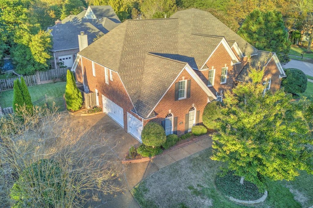 1936 LONHILL DR