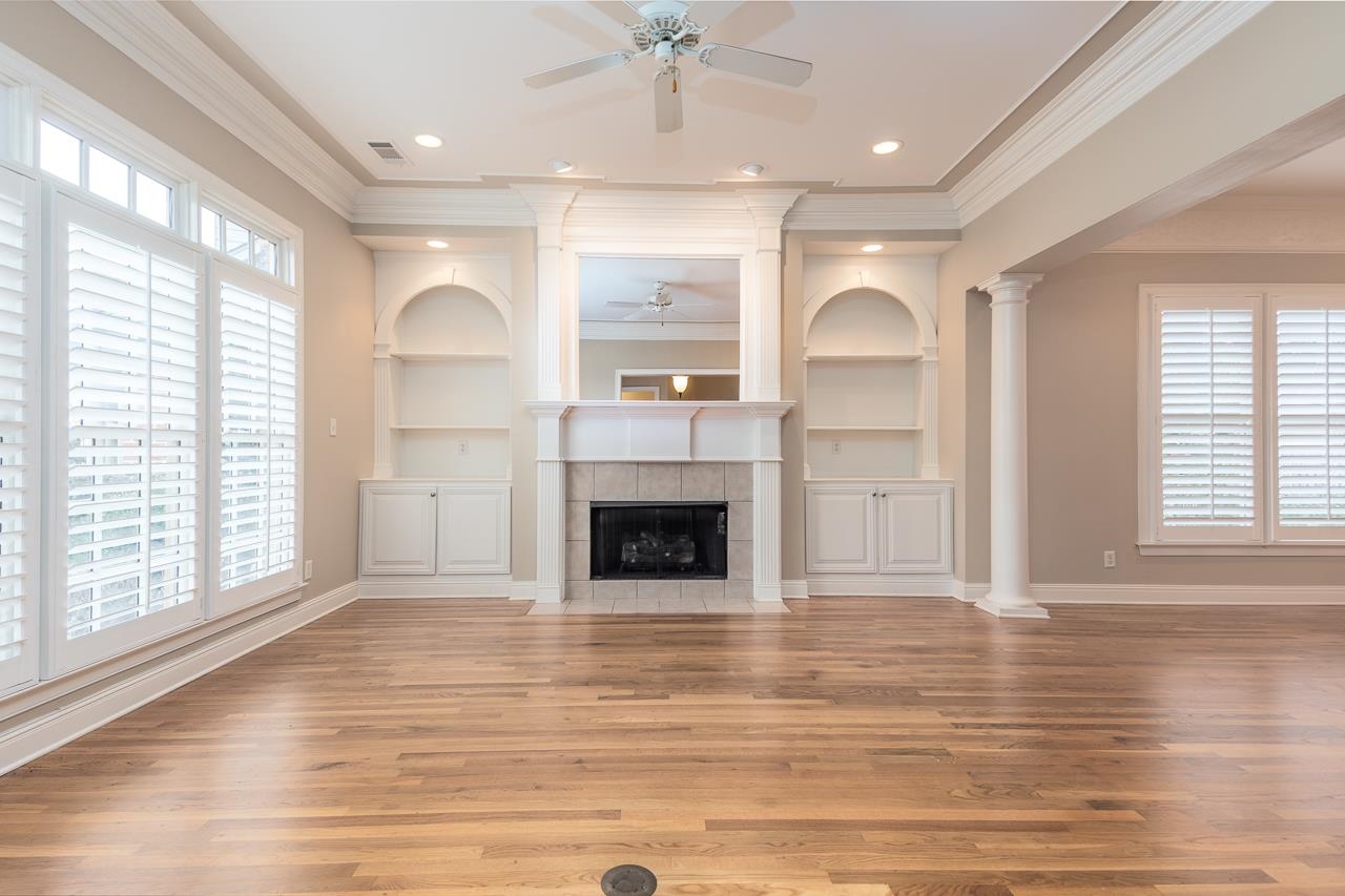 1857 LAUREL LN