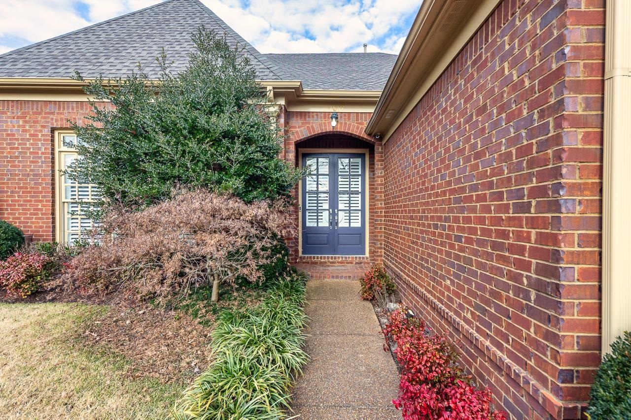 1857 LAUREL LN