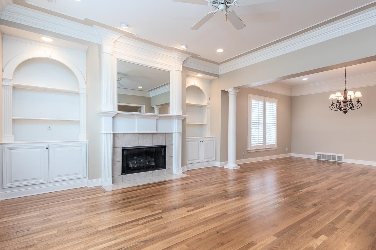 1857 LAUREL LN