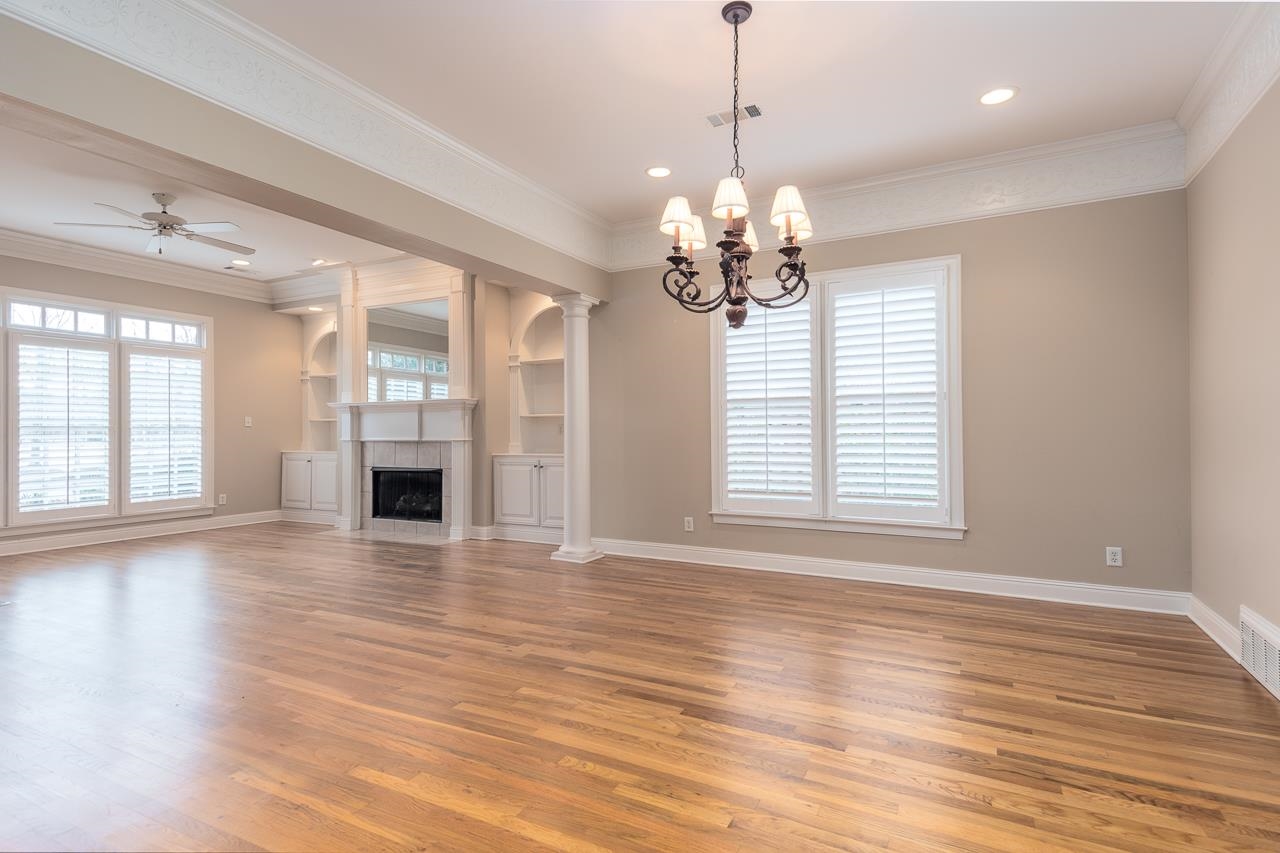 1857 LAUREL LN