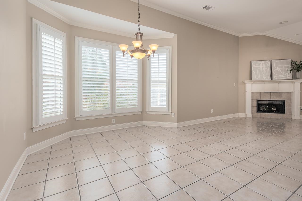 1857 LAUREL LN