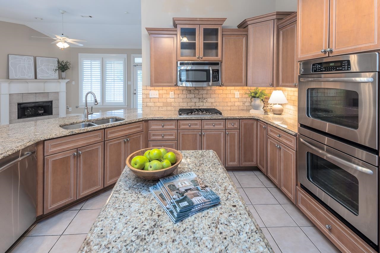 1857 LAUREL LN