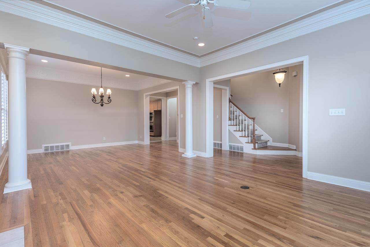 1857 LAUREL LN