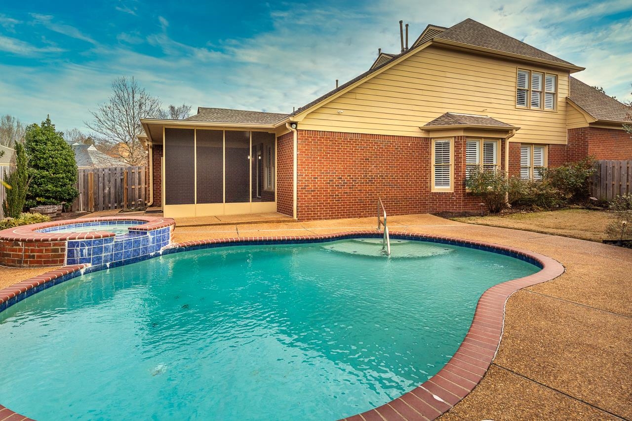 1857 LAUREL LN