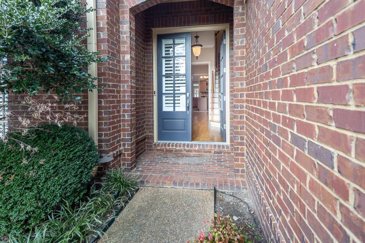 1857 LAUREL LN
