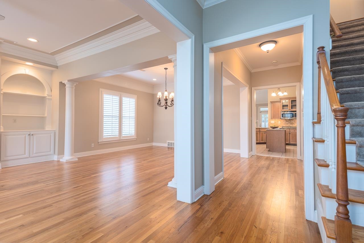 1857 LAUREL LN
