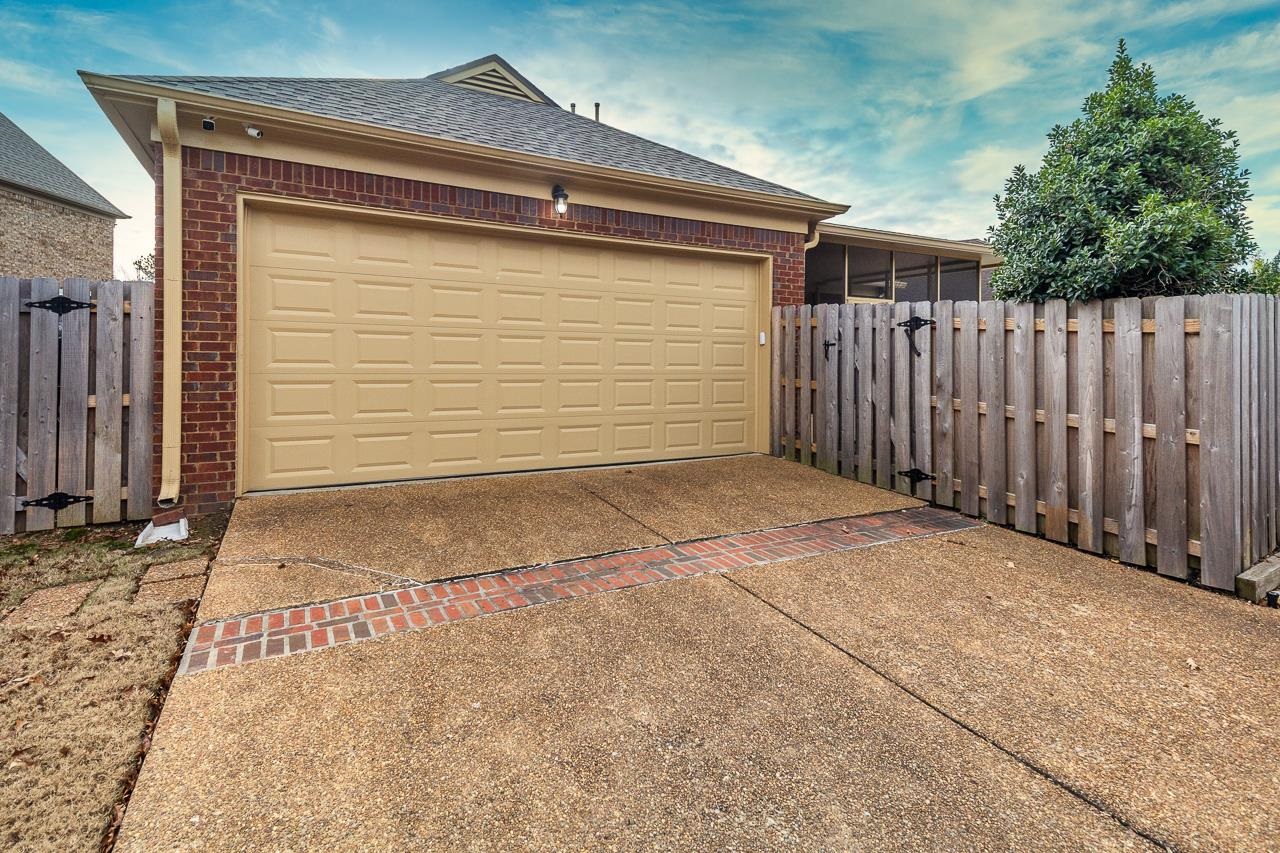 1857 LAUREL LN