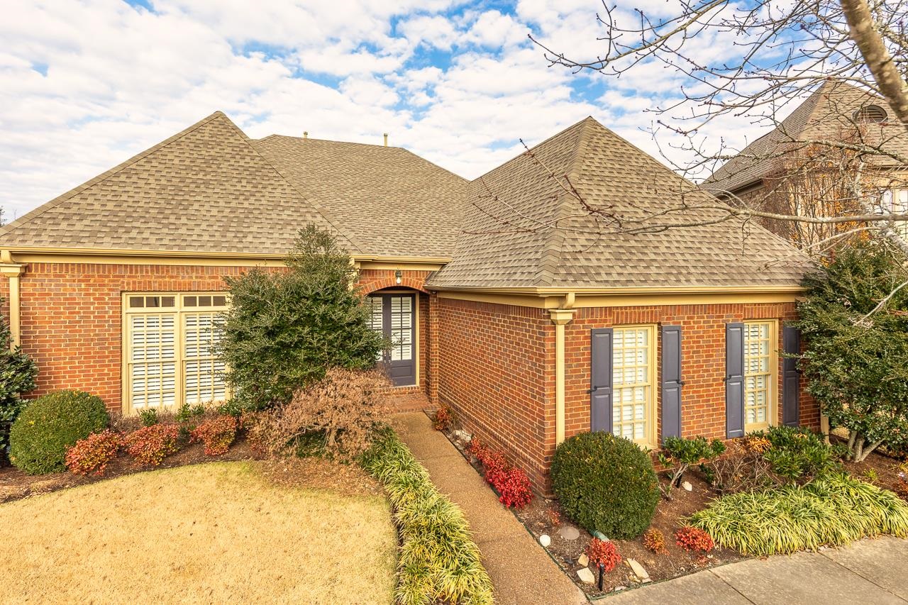 1857 LAUREL LN