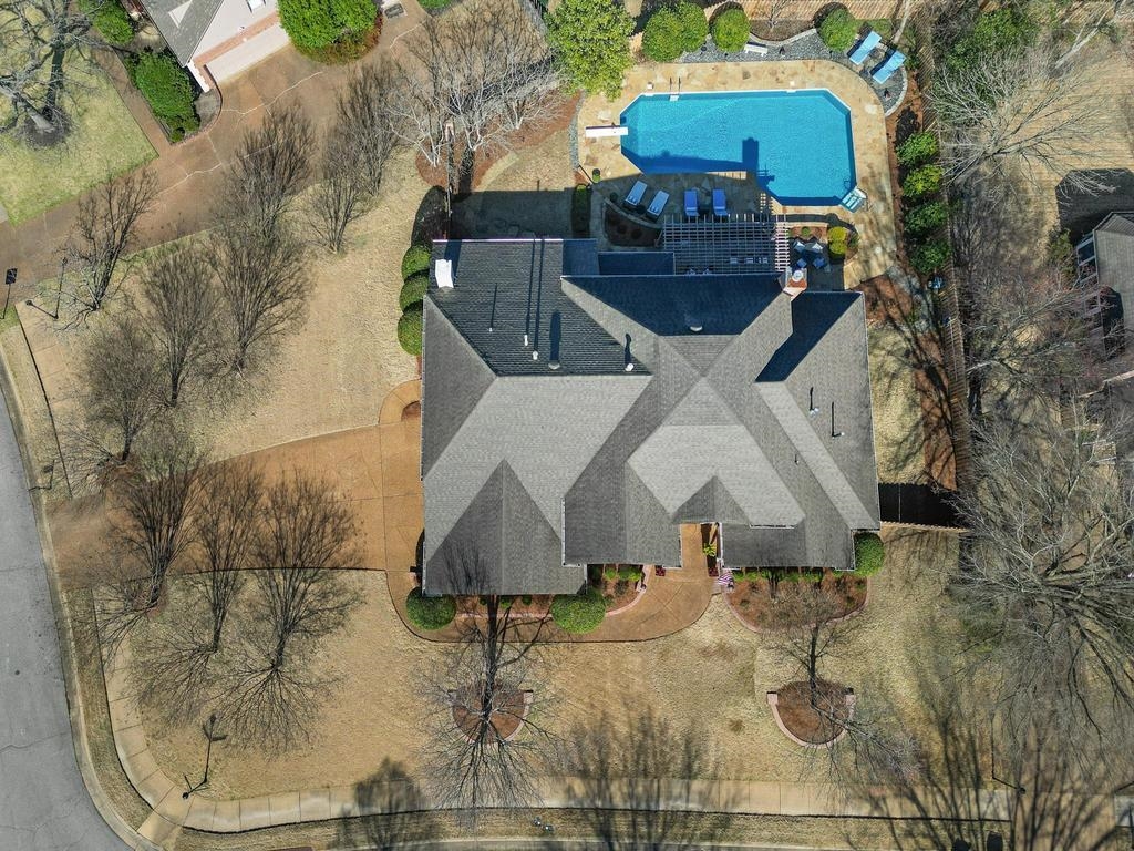 1926 LONHILL DR